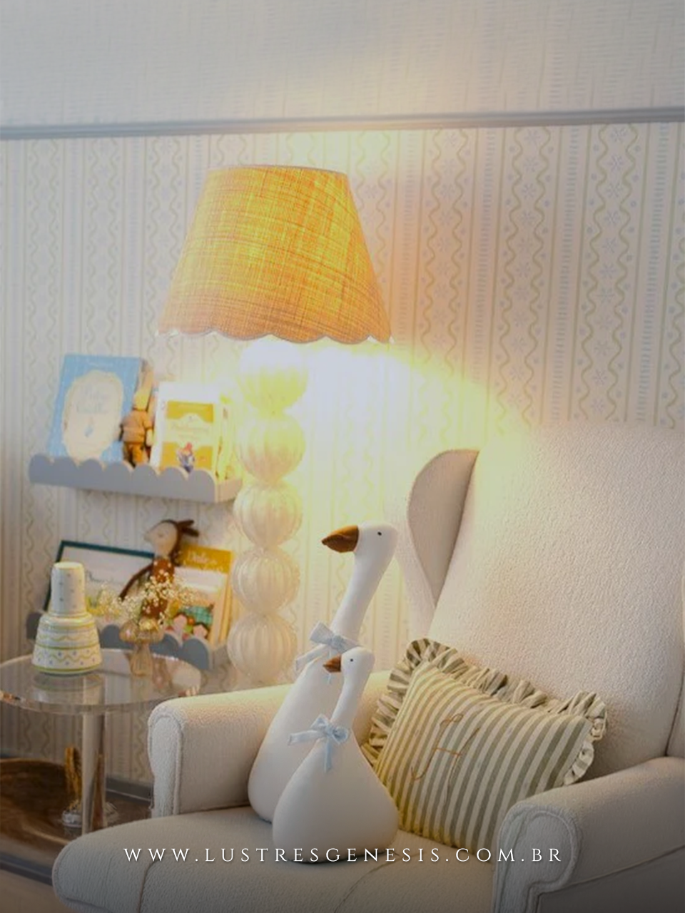 O Abajur Lord é a escolha perfeita para quem busca aliar funcionalidade e beleza em uma peça de destaque.